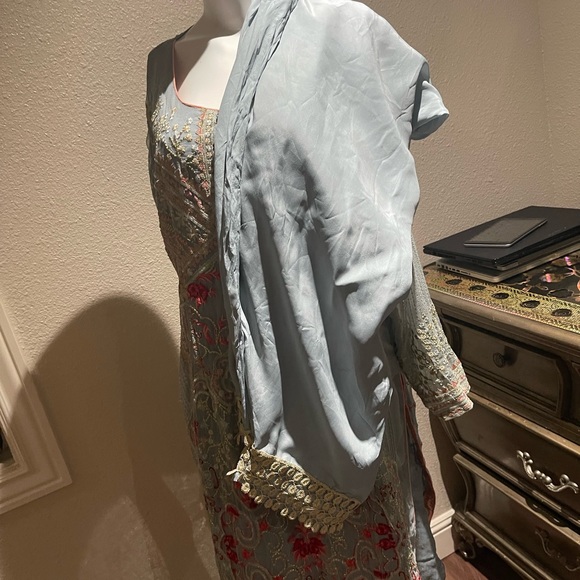 Pakistani branded dress - Picture 11 of 16